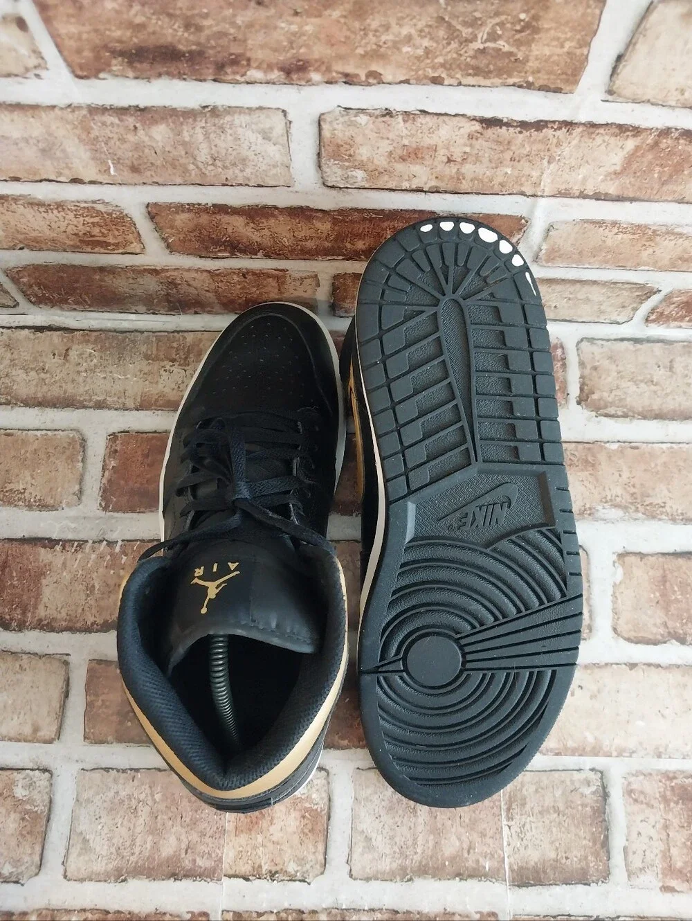 Pre-owned 2024 Jordan 1 Mid